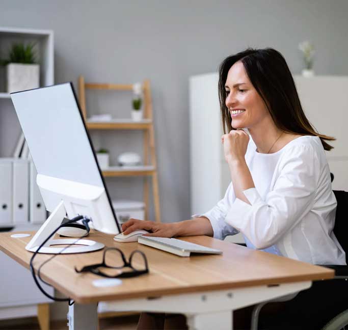 accounting person on computer using NatPay Now